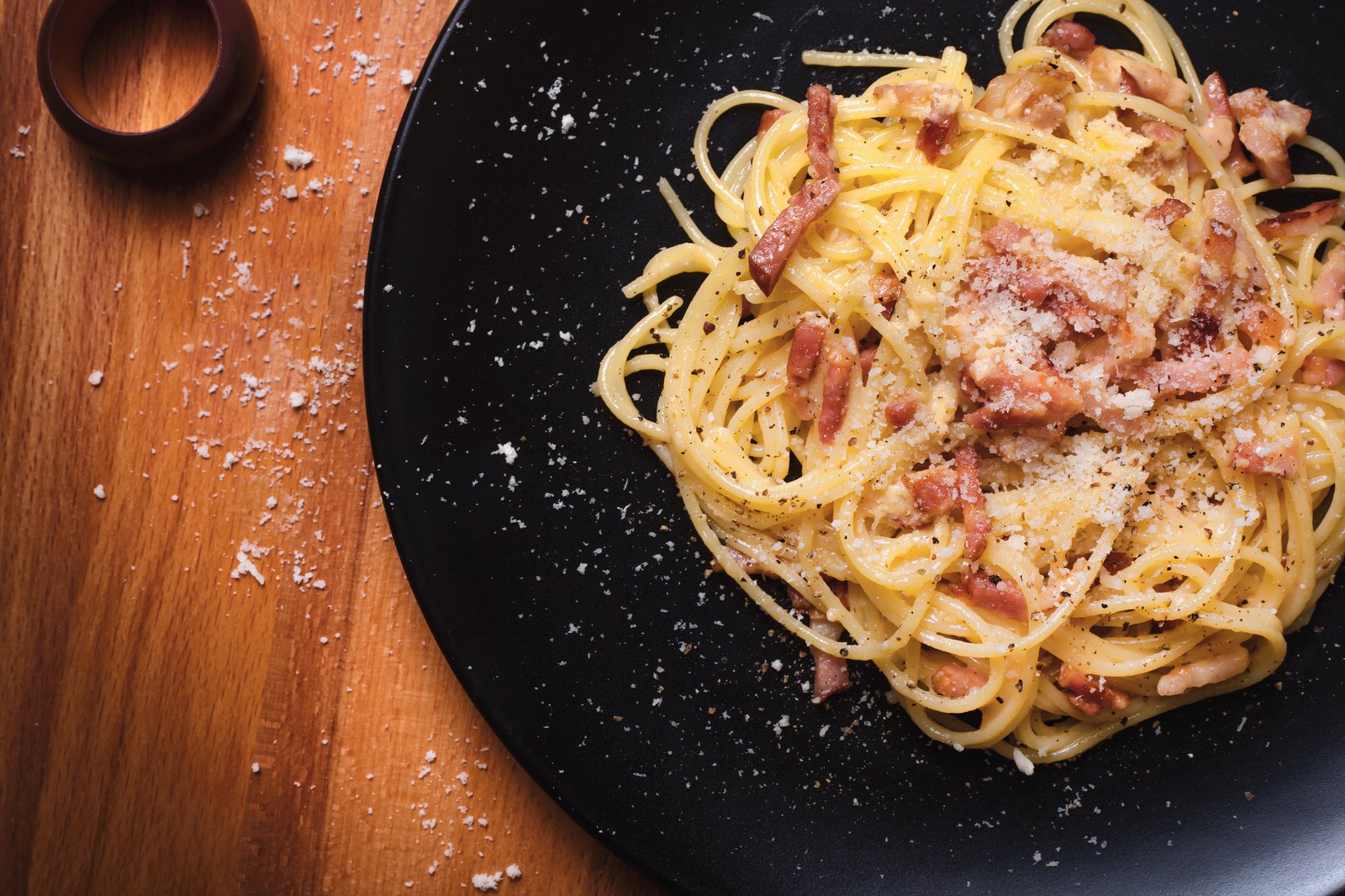 Creamy spaghetti carbonara with pancetta and black pepper